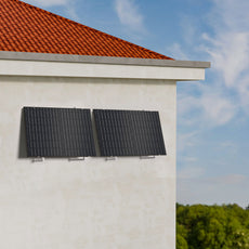 ALLDREI Balkonkraftwerk mit Fassade Halterung an einem Haus montiert