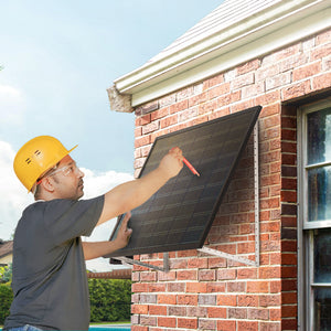 Installation of ALLDREI Solarpanel Halterung 120cm für 2 Module an einer Fassade.